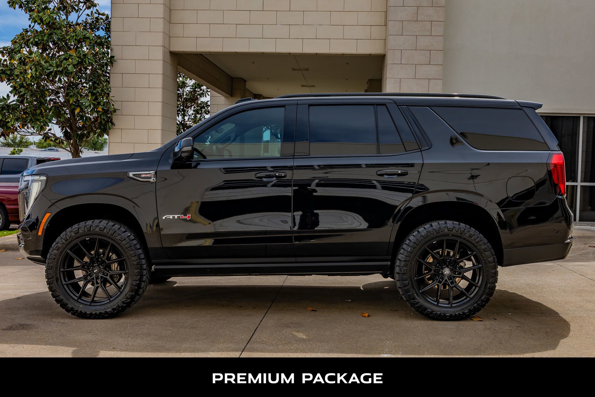 Used 2025 GMC Yukon AT4 w/ AT4 Premium Package AWD/4WD image 6