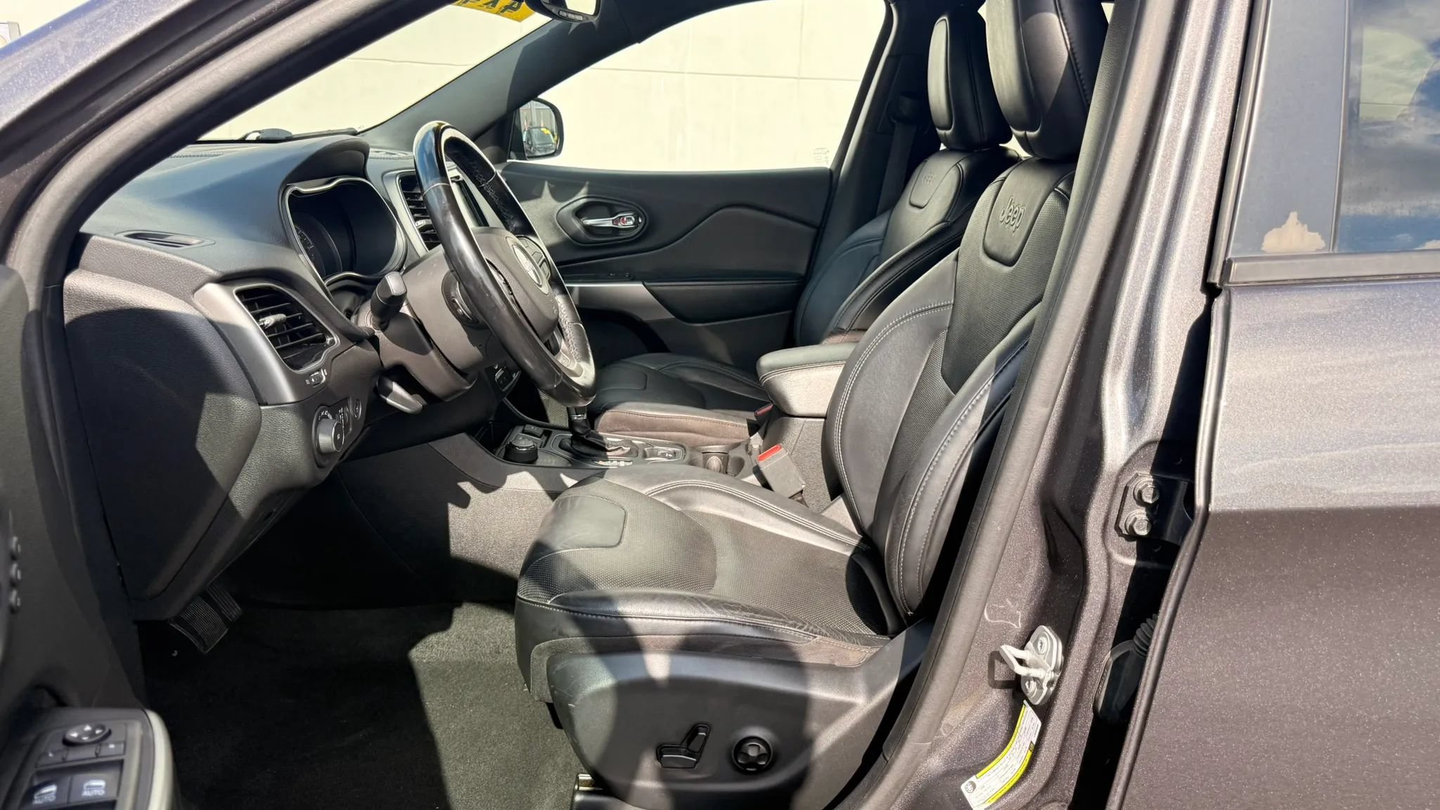 Used 2020 Jeep Cherokee High Altitude AWD/4WD image 12
