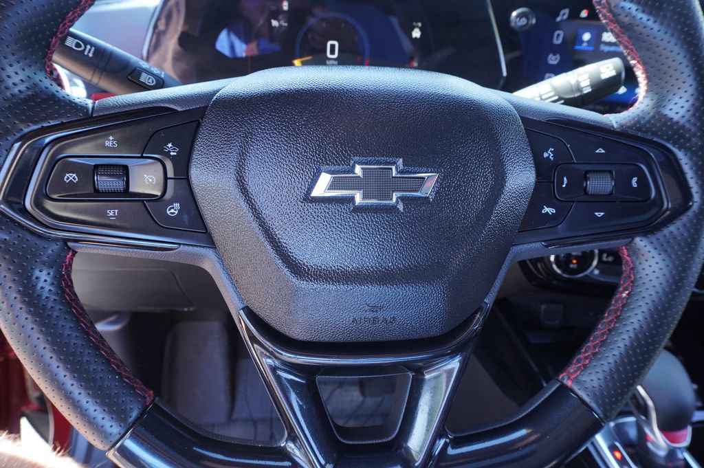 Used 2025 Chevrolet Trax RS w/ Sunroof Package FWD image 18
