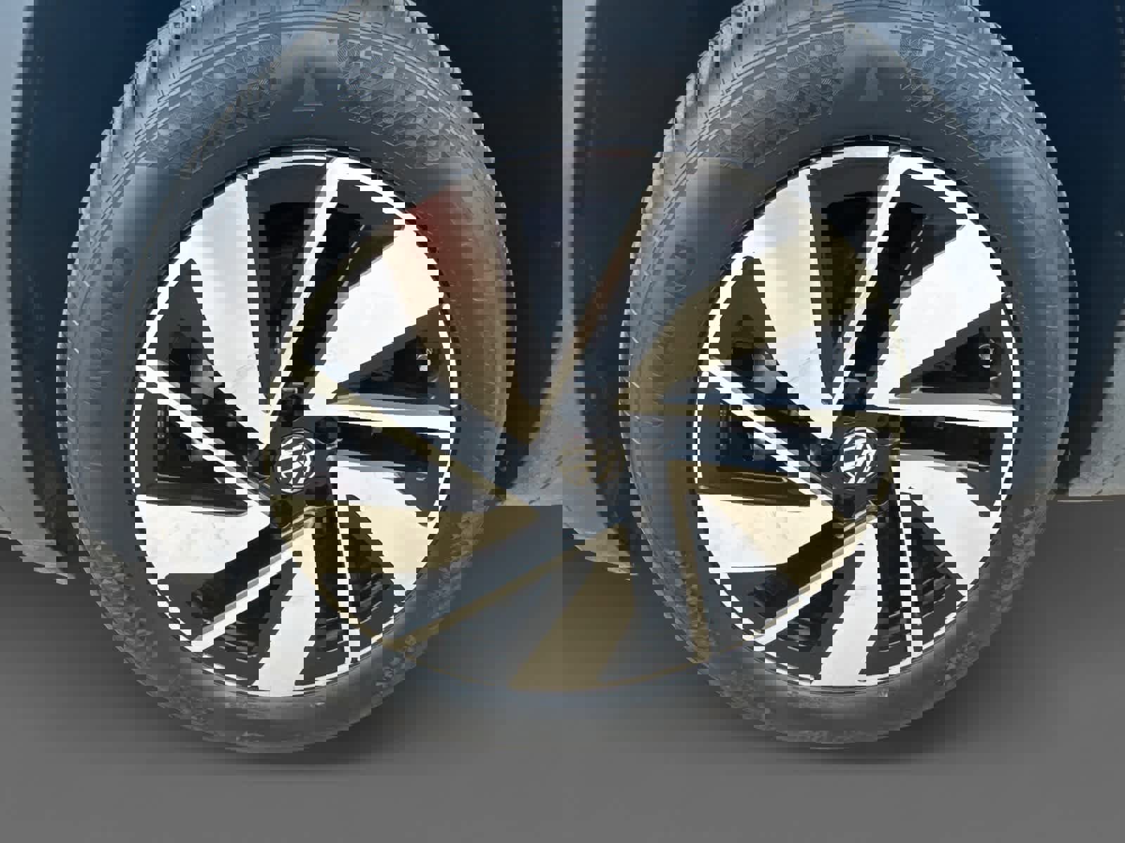 Certified 2025 Volkswagen Atlas SE image 8