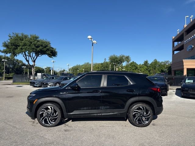 Used 2025 Chevrolet TrailBlazer RS w/ Convenience Package FWD image 2