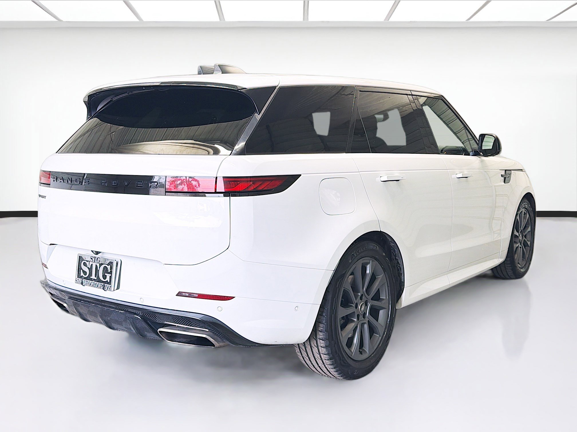 Used 2024 Land Rover Range Rover Sport Dynamic SE AWD/4WD image 4