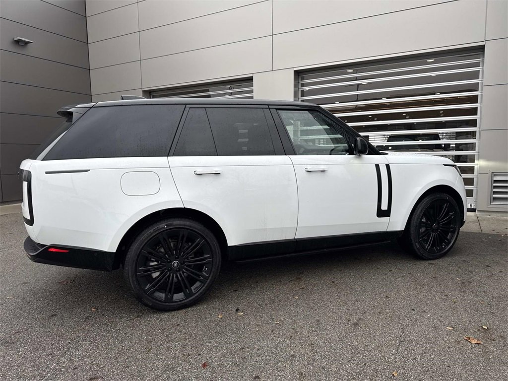 New 2025 Land Rover Range Rover SE image 8