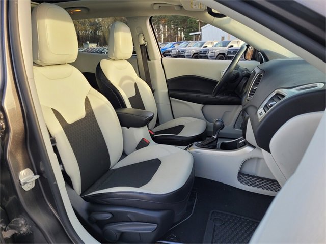 Used 2021 Jeep Compass Latitude w/ Sun and Sound Group image 11