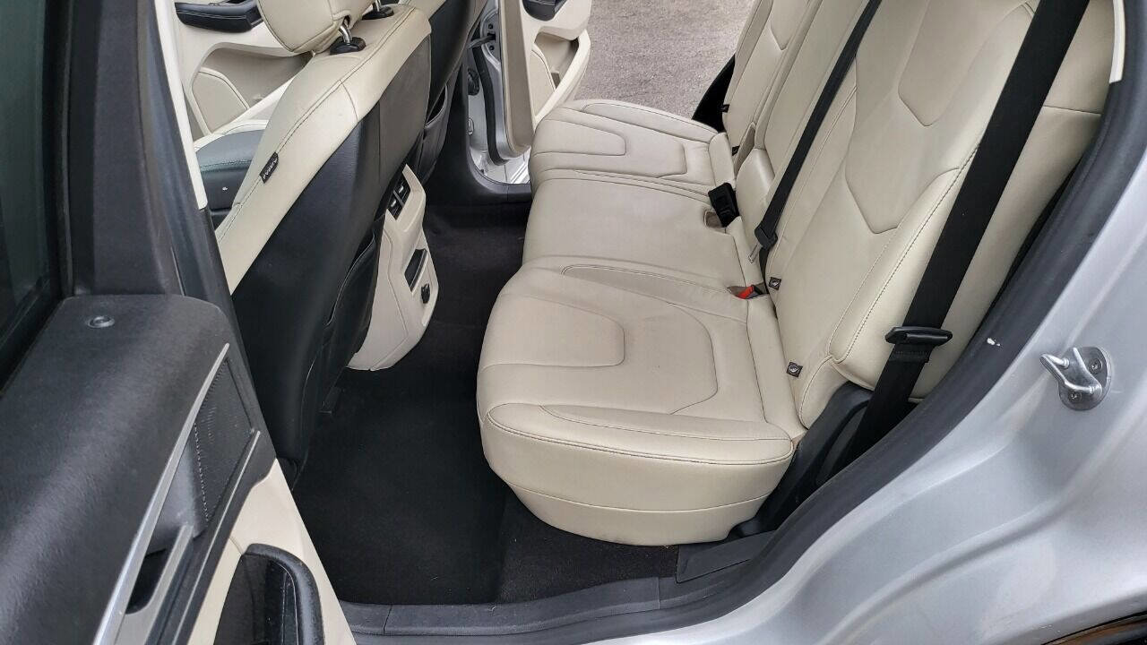 Used 2016 Ford Edge Titanium image 16