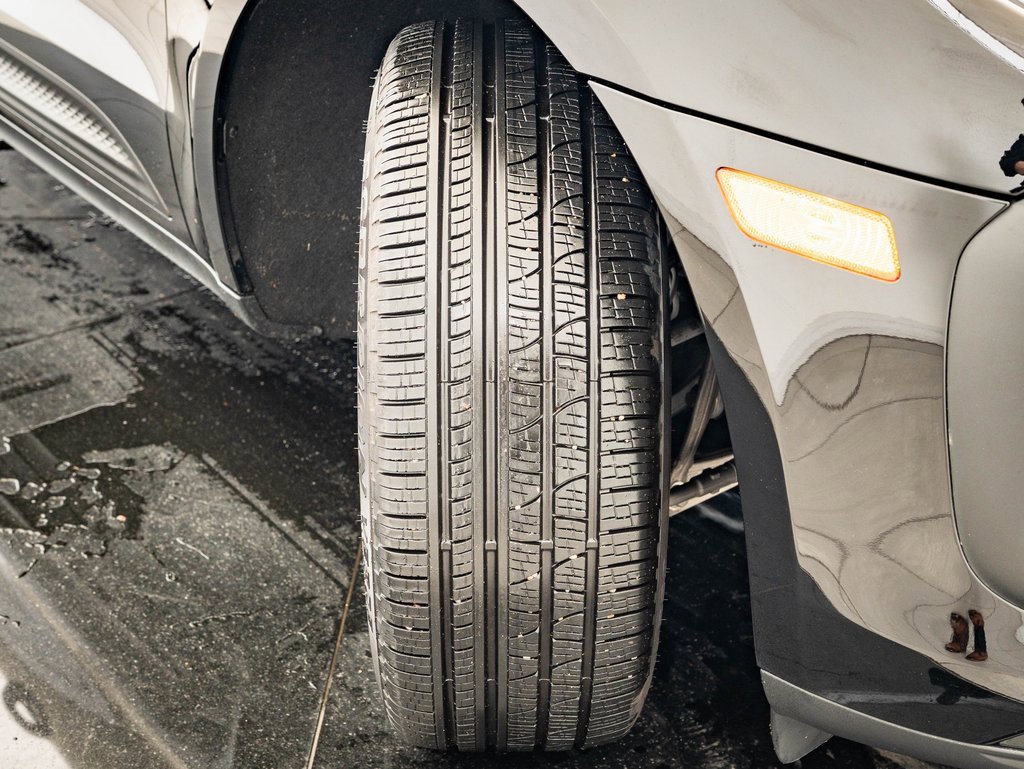 Certified 2024 Porsche Macan image 40