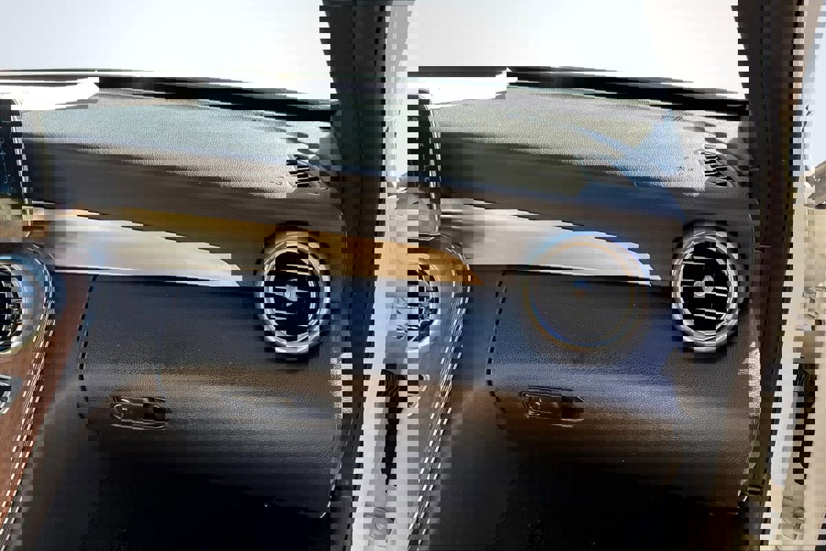 Used 2020 Mercedes-Benz C 300 Sedan image 17