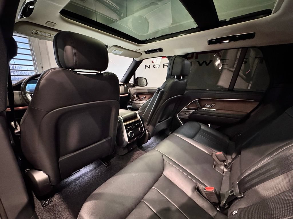 Used 2025 Land Rover Range Rover SE AWD/4WD image 28