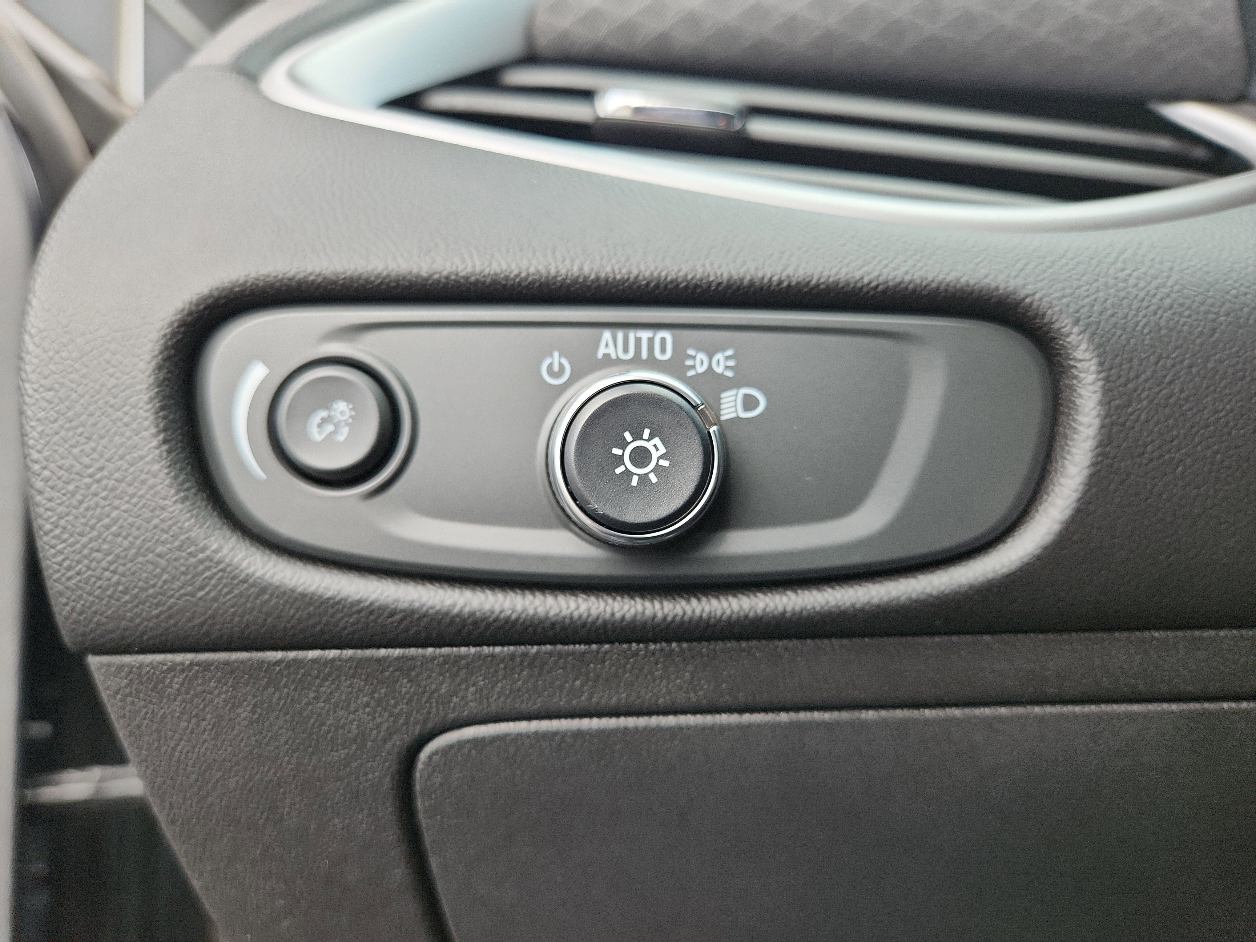 Used 2021 Chevrolet Malibu RS image 30