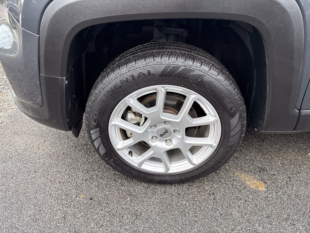 Certified 2023 Jeep Renegade Latitude AWD/4WD image 9