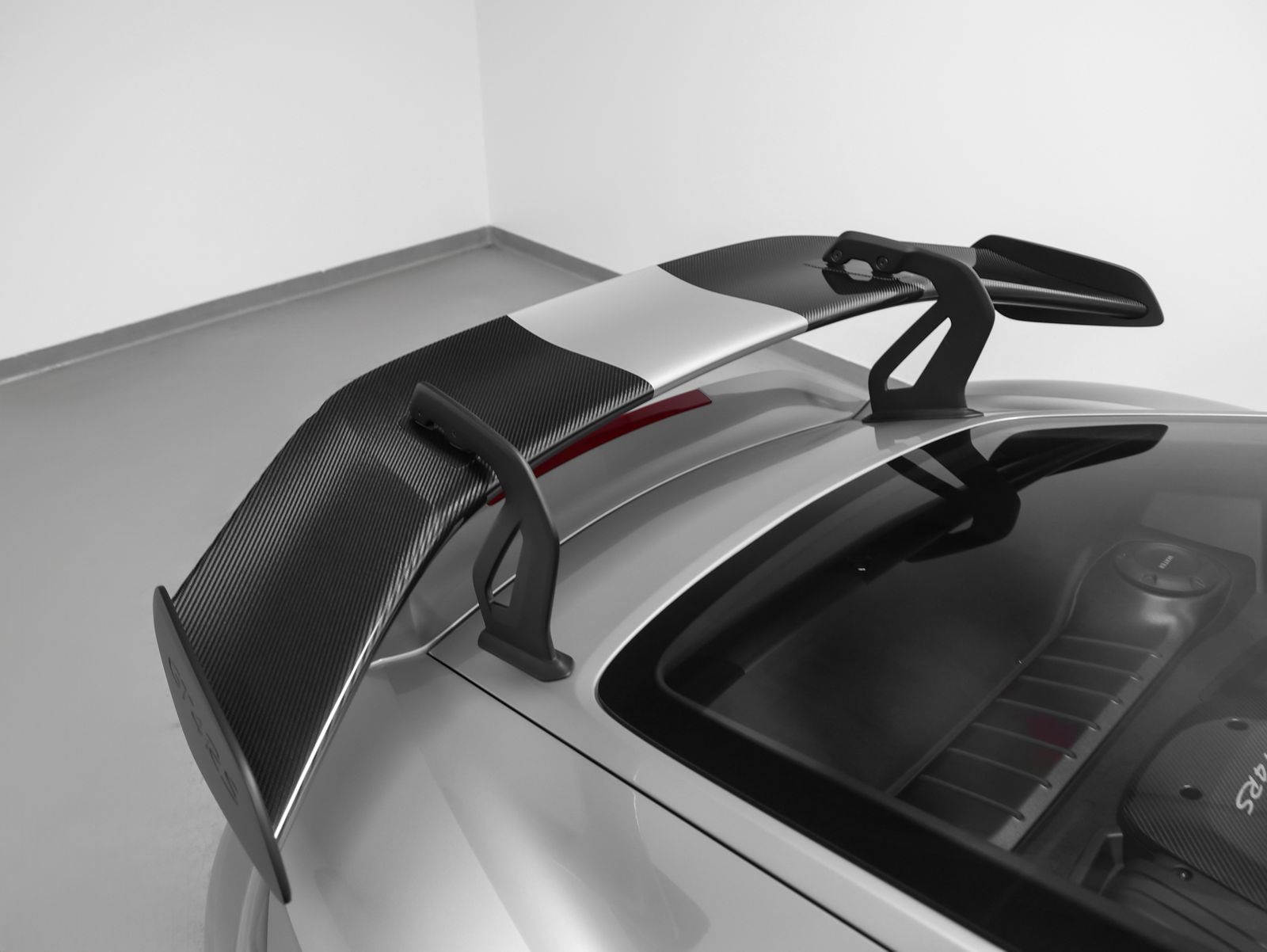 Certified 2025 Porsche 718 Cayman GT4 RS image 16