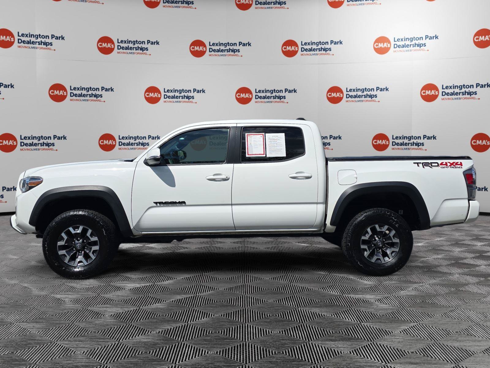 Used 2022 Toyota Tacoma TRD Off-Road w/ Technology Package AWD/4WD image 4