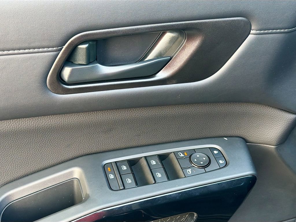 New 2025 Nissan Pathfinder SV image 18