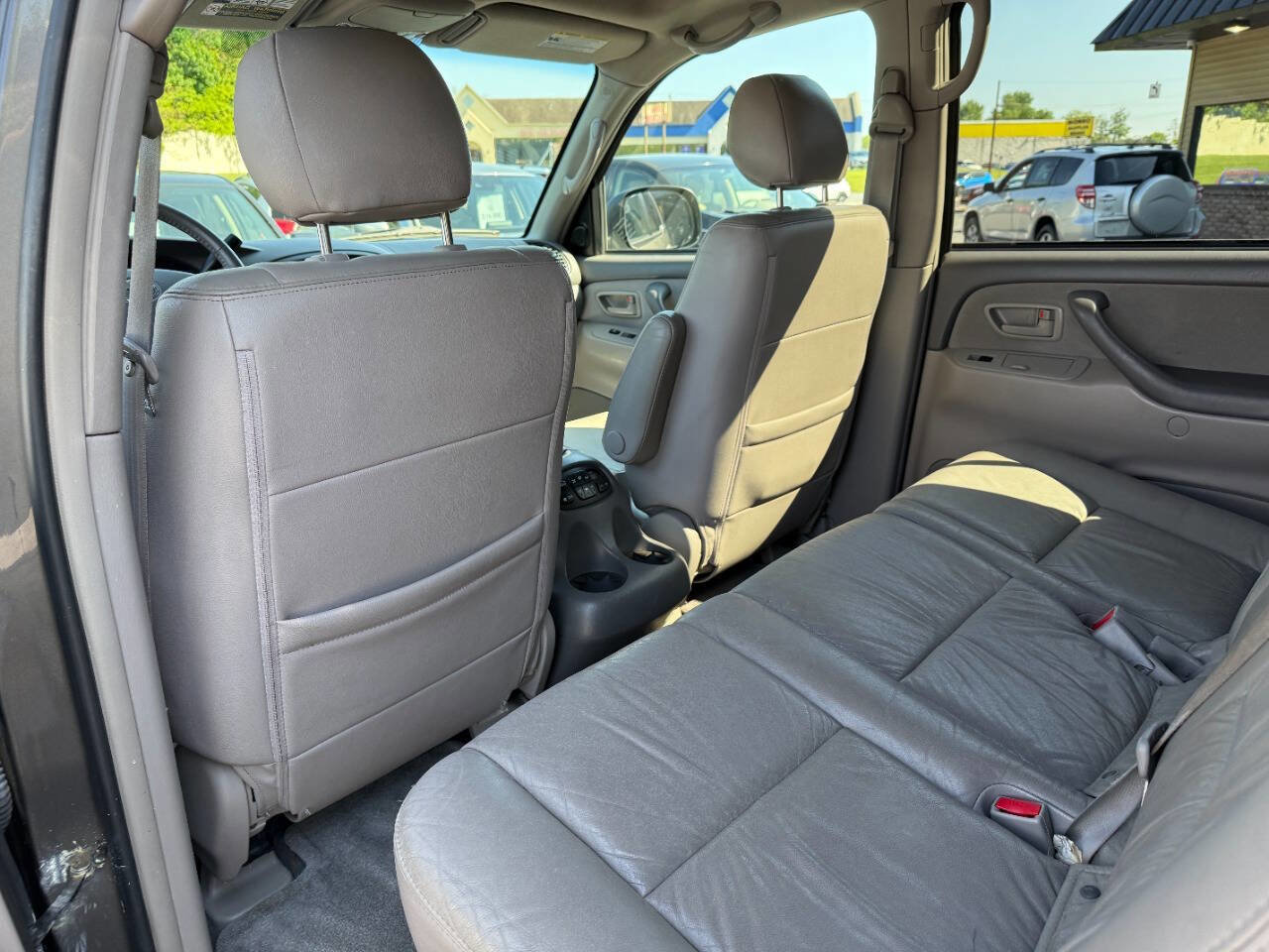 Used 2005 Toyota Sequoia SR5 AWD/4WD image 28