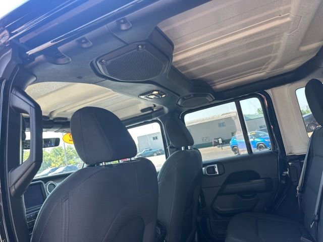 Used 2022 Jeep Wrangler Unlimited Sahara w/ Cold Weather Group image 19