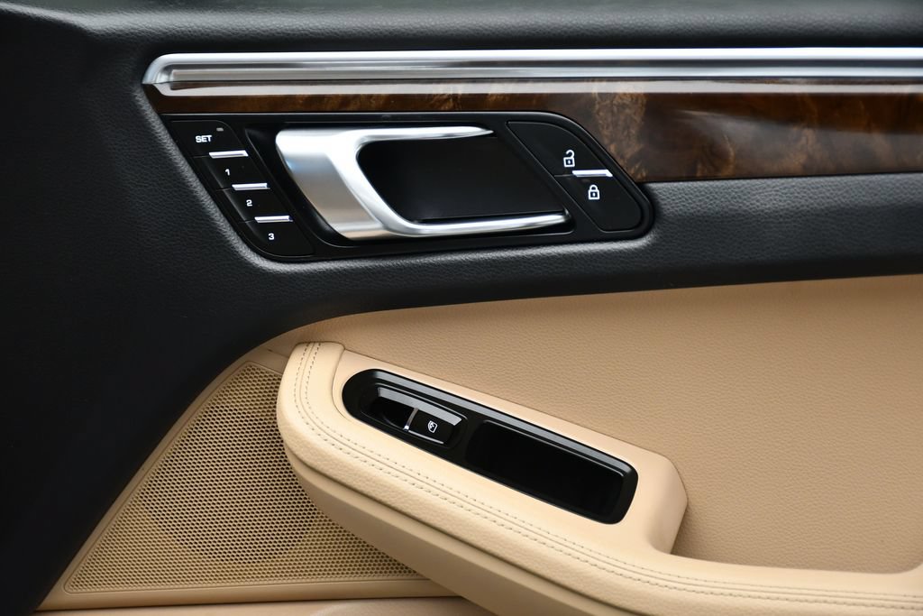 Certified 2023 Porsche Macan S AWD/4WD image 42
