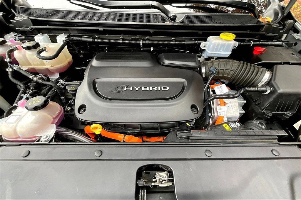 Used 2022 Chrysler Pacifica Limited w/ Uconnect Theater Family Group image 30