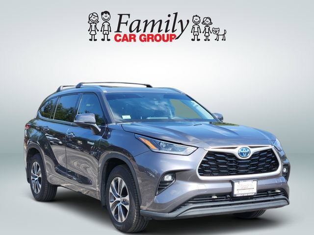 Used 2021 Toyota Highlander XLE AWD/4WD image 2