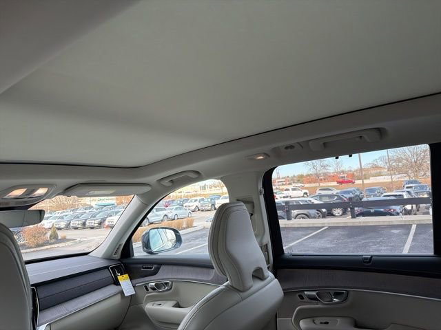 New 2026 Volvo XC90 T8 Ultra w/ Protection Package Premier image 8