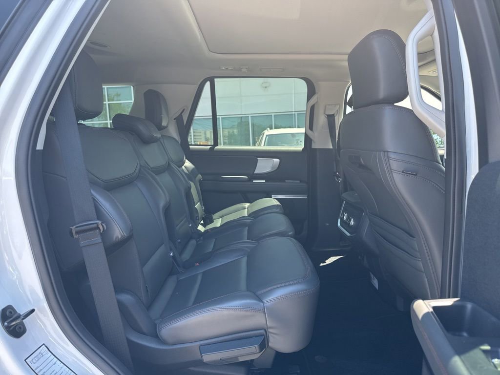 Used 2025 Ford Expedition Active AWD/4WD image 24