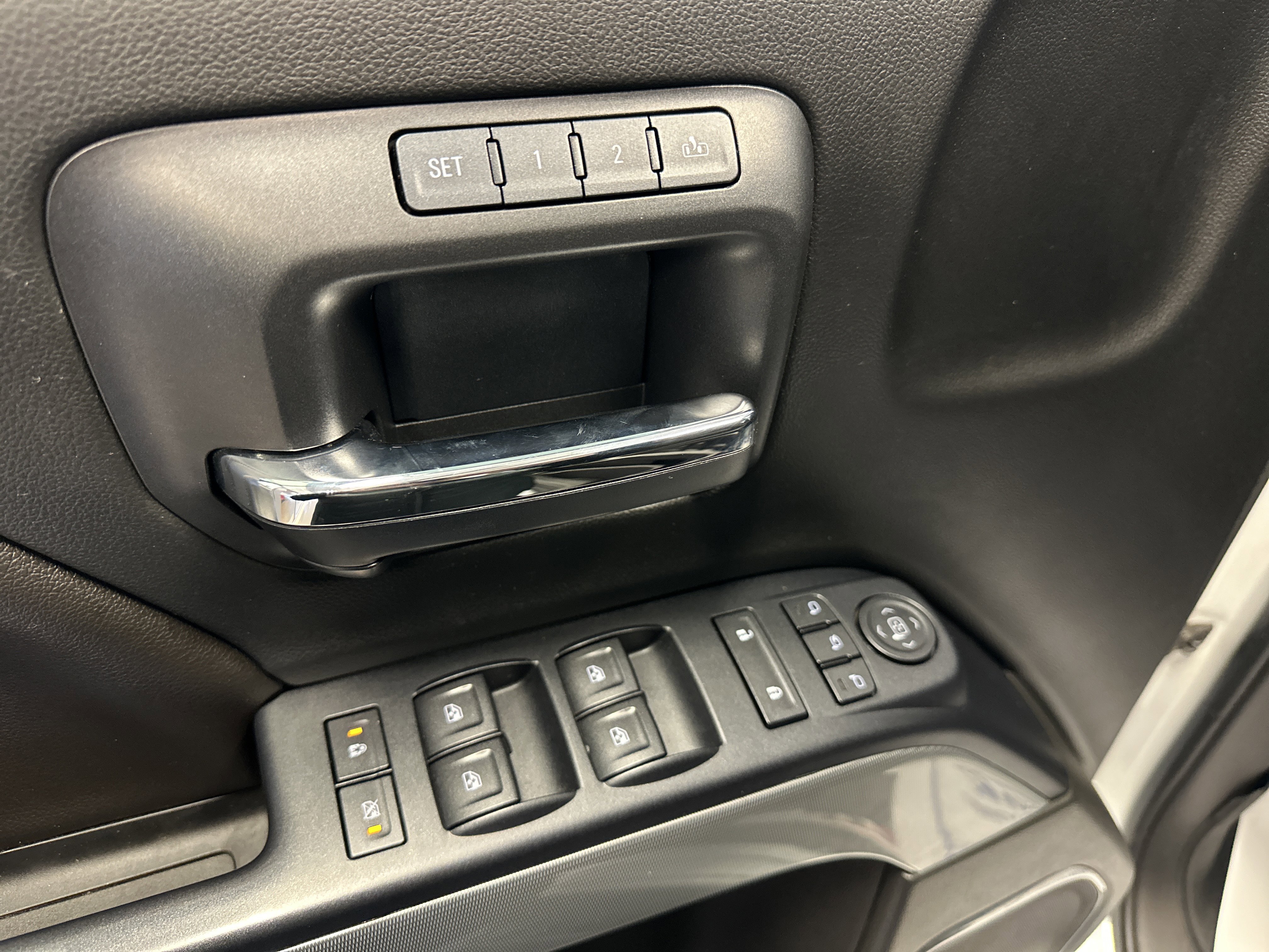 Used 2016 Chevrolet Silverado 1500 LTZ Z71 image 7