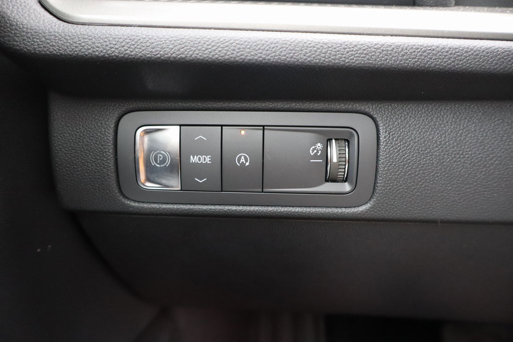 Used 2025 Chevrolet Traverse LT w/ Sun and Wheel Package image 18