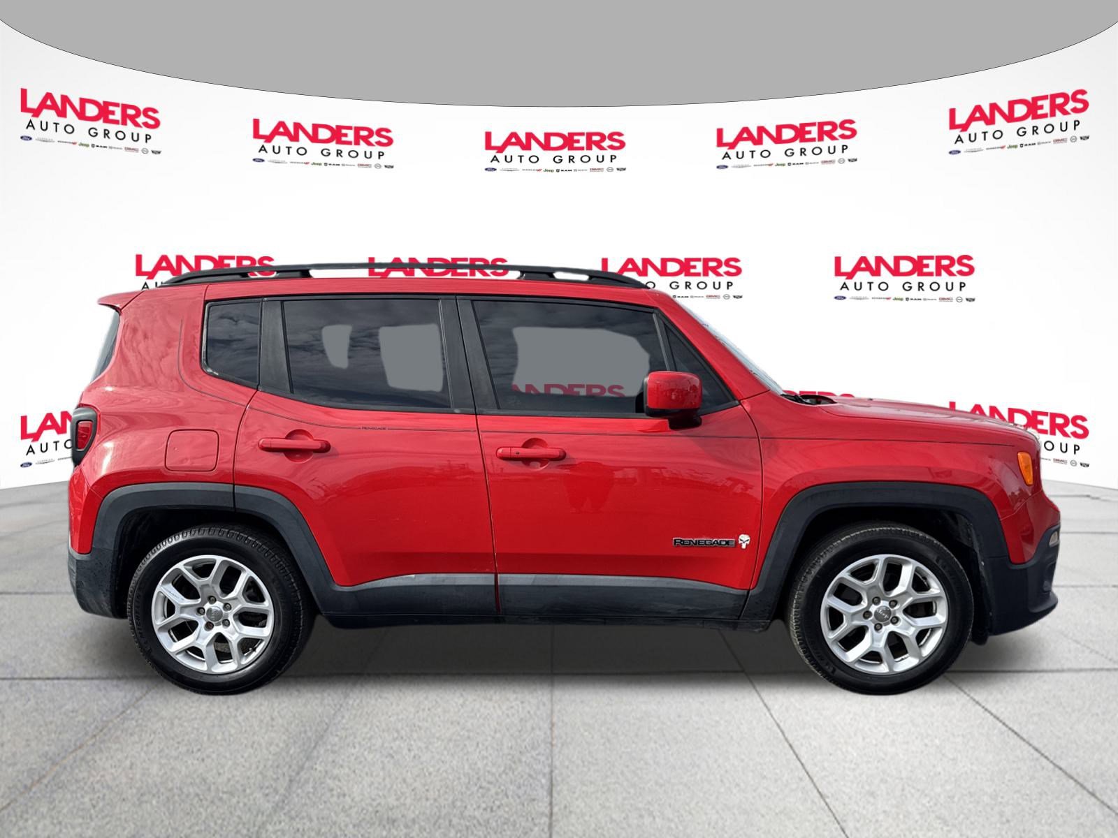Used 2017 Jeep Renegade Latitude image 2