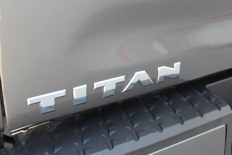 Used 2022 Nissan Titan SV AWD/4WD image 9