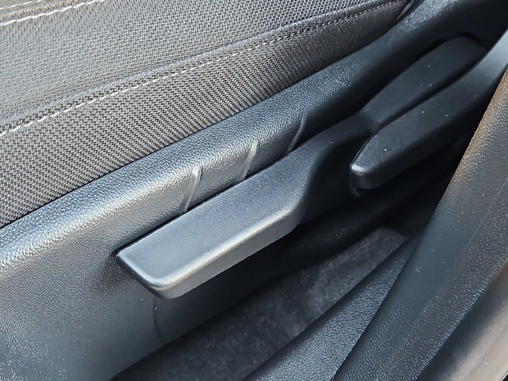 Used 2026 Chevrolet Equinox LT FWD image 14