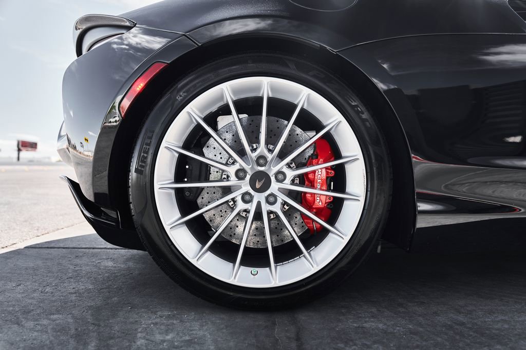 Used 2024 McLaren Artura RWD image 19