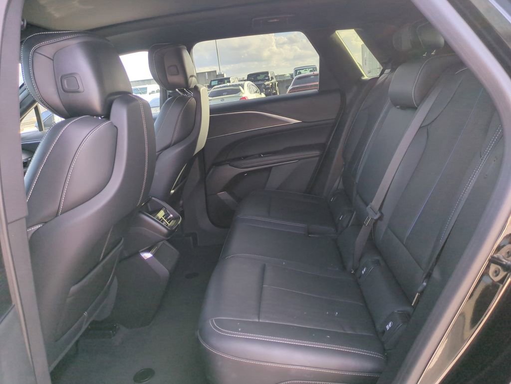 Used 2024 Cadillac Lyriq Luxury image 15