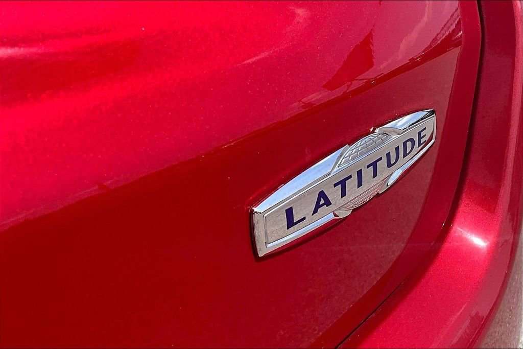 Used 2025 Jeep Compass Latitude image 25