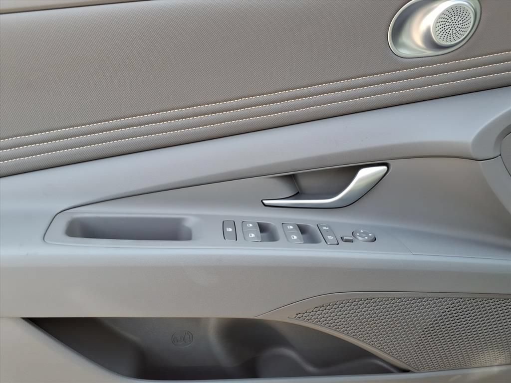 New 2026 Hyundai Elantra Sport FWD image 26