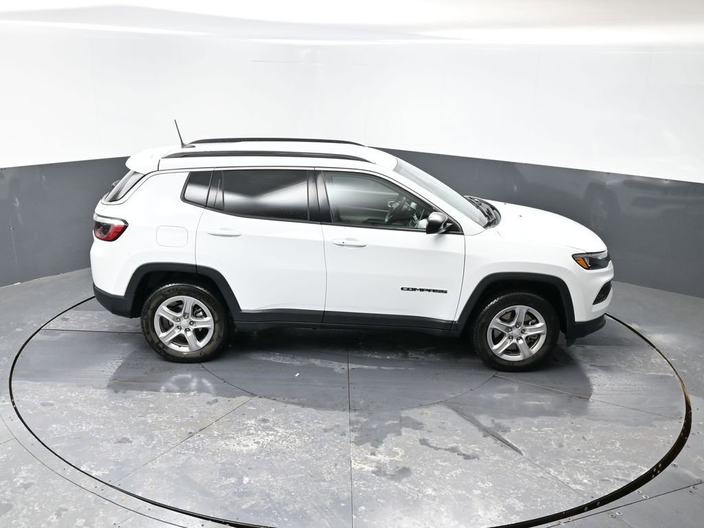 Used 2024 Jeep Compass Latitude image 40