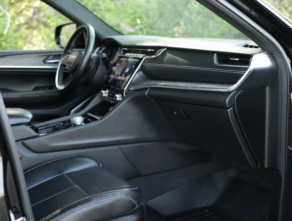 Used 2022 Jeep Grand Cherokee Overland w/ Luxury Tech Group IV image 41