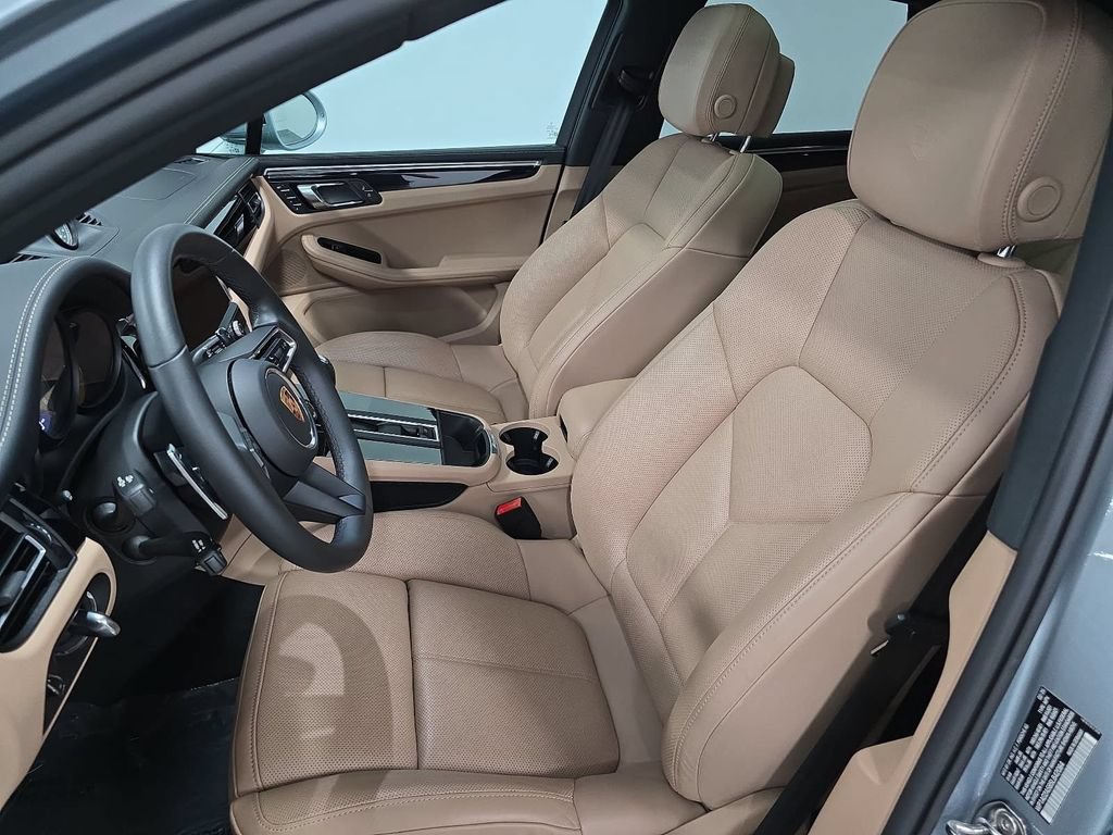 Certified 2025 Porsche Macan S w/ Premium Package Plus AWD/4WD image 5