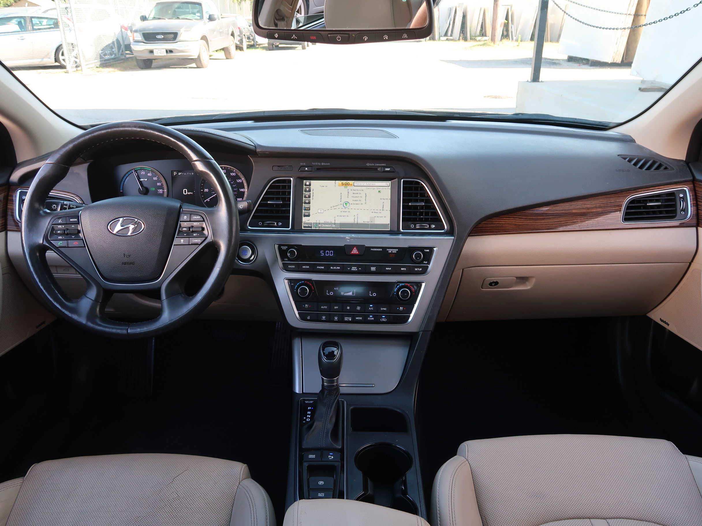 Used 2016 Hyundai Sonata Limited w/ Option Group 02 FWD image 11