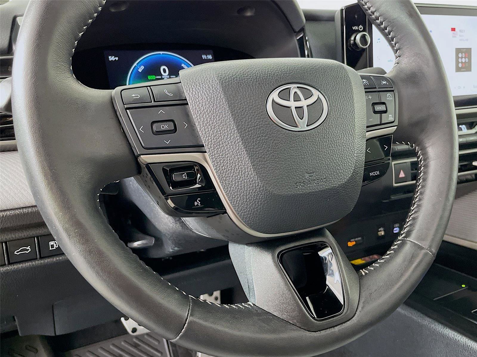 Used 2025 Toyota Camry SE w/ Multimedia Upgrade Package image 14