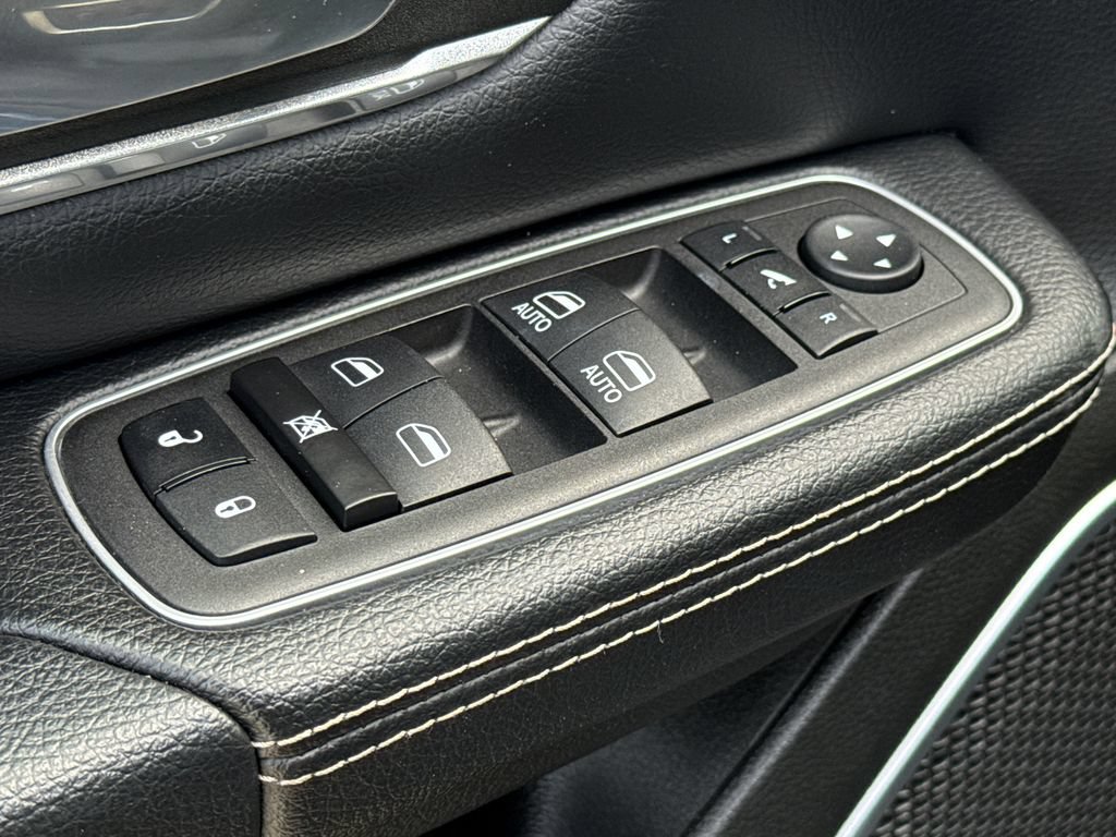 Used 2023 RAM 1500 Laramie AWD/4WD image 19