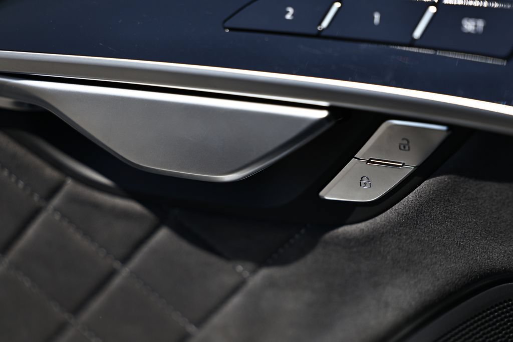 Used 2025 Audi S8 AWD/4WD image 16