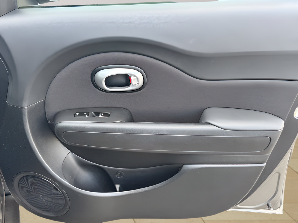 Used 2019 Kia Soul FWD image 24