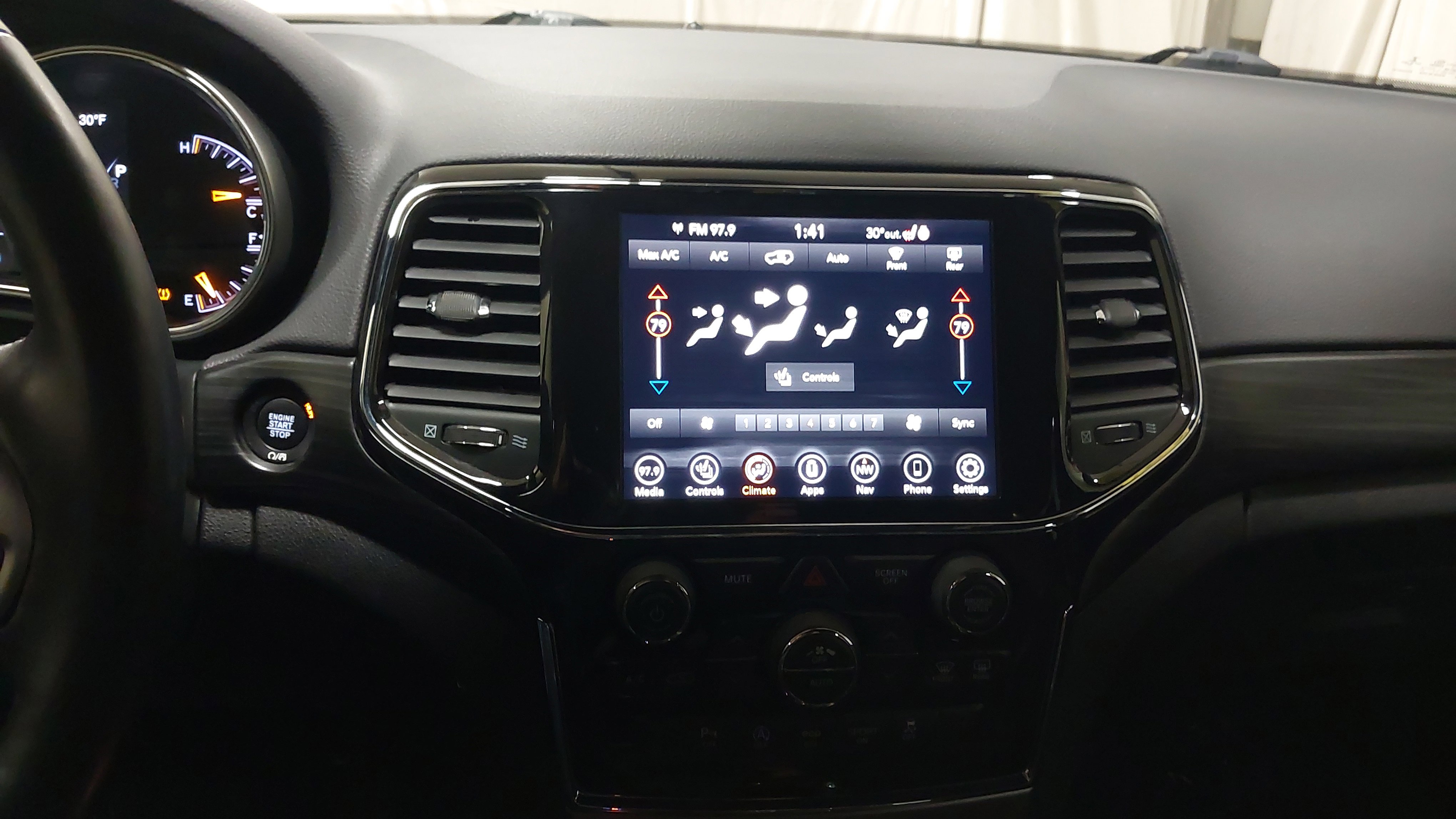 Used 2021 Jeep Grand Cherokee Laredo X image 20