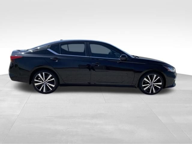 Used 2021 Nissan Altima 2.5 SR w/ SR Premium Package FWD image 2