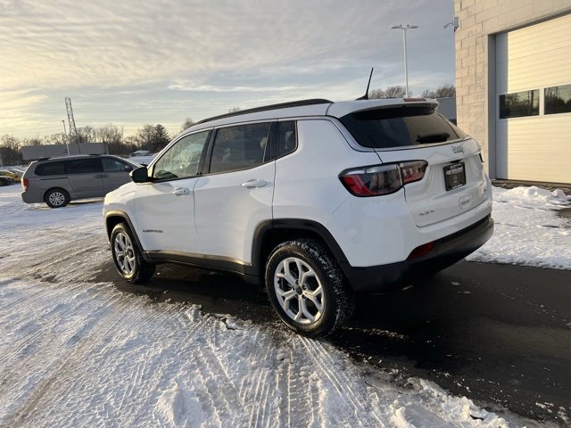 Used 2025 Jeep Compass Latitude image 12