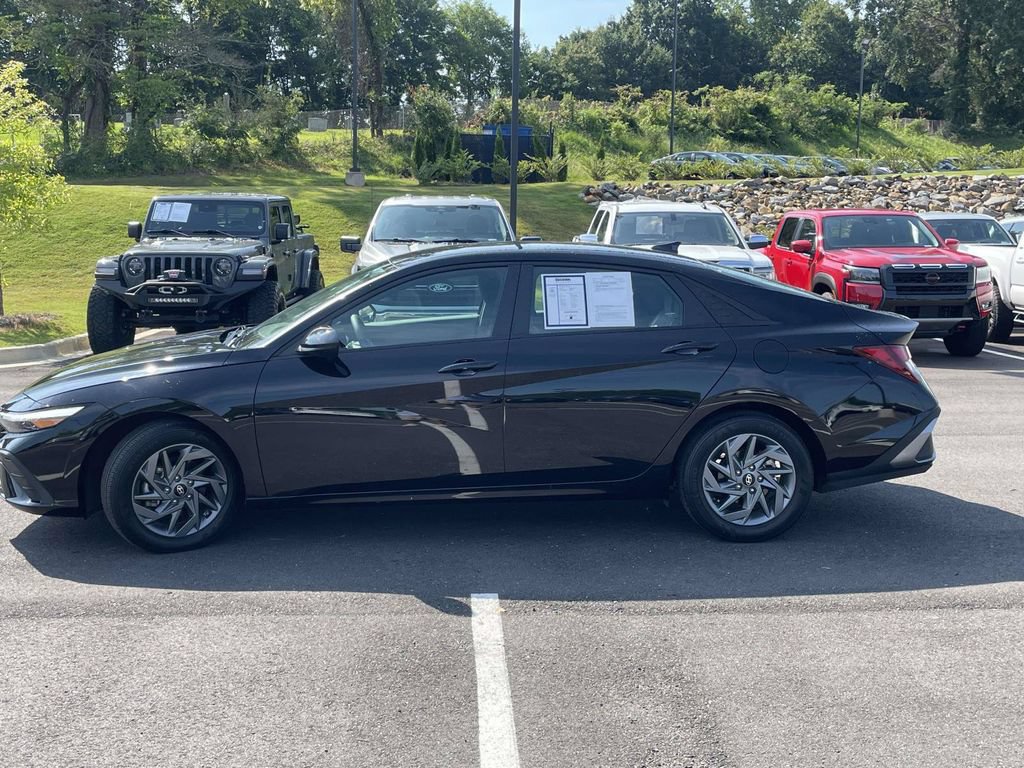 Certified 2024 Hyundai Elantra SEL FWD image 6