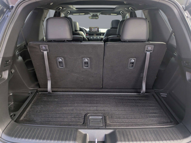 Used 2025 Honda Pilot TrailSport image 12