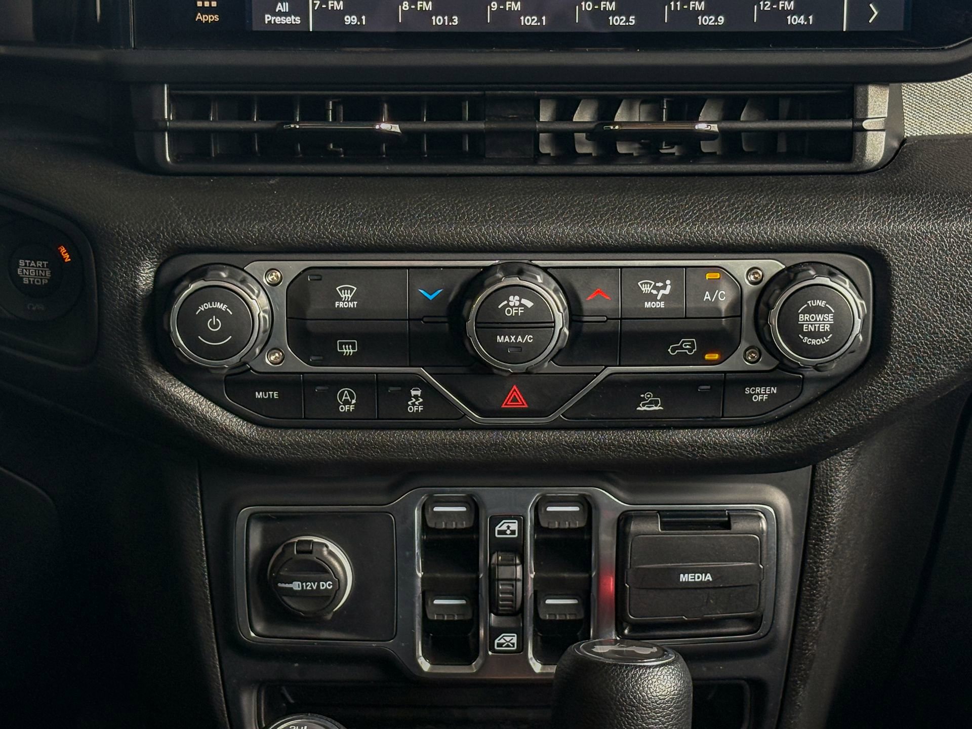 Used 2025 Jeep Wrangler Unlimited Sport AWD/4WD image 32