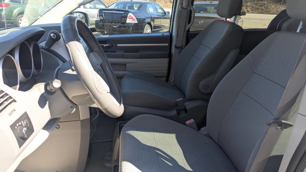 Used 2010 Dodge Grand Caravan SE w/ Climate Group FWD image 18