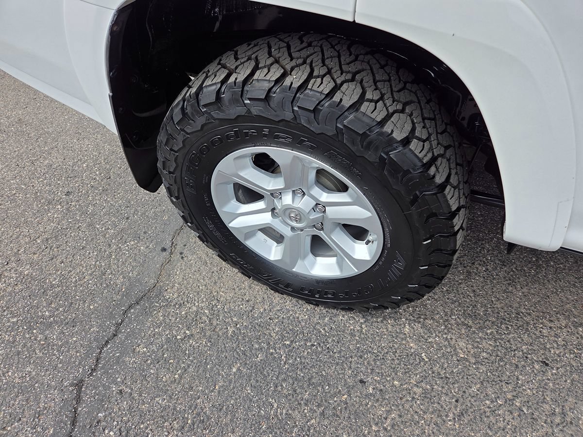 Used 2018 Toyota 4Runner SR5 AWD/4WD image 28