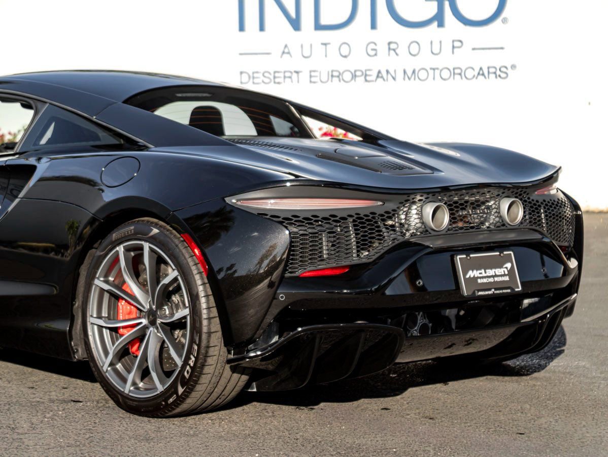 Used 2025 McLaren Artura image 10